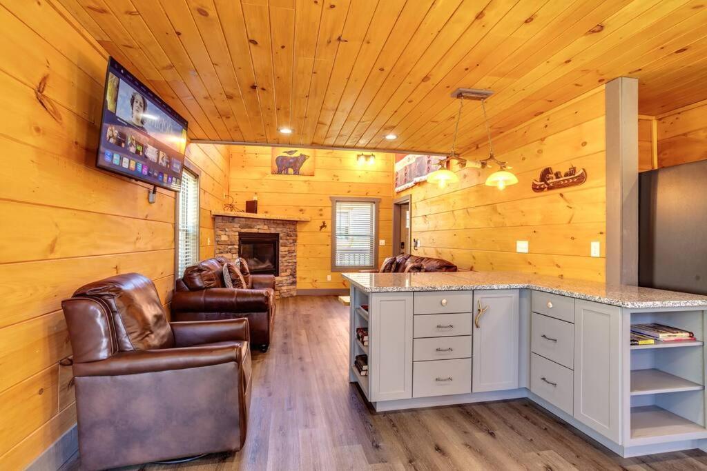Dancing Bear Cabin- Relax & Enjoy! Sevierville Exterior photo