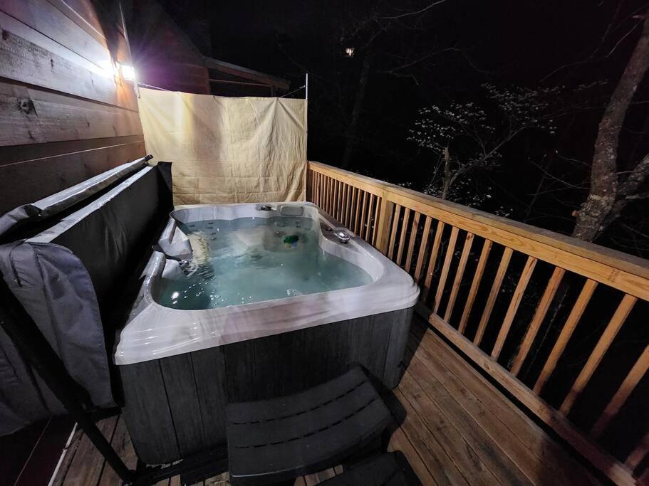Dancing Bear Cabin- Relax & Enjoy! Sevierville Exterior photo