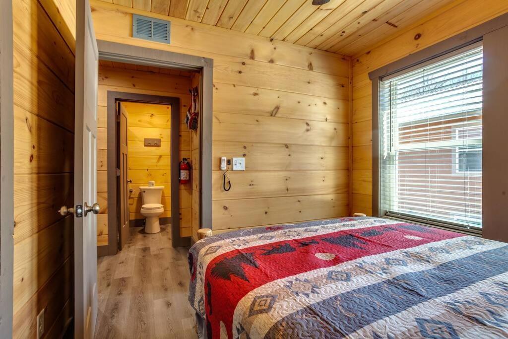 Dancing Bear Cabin- Relax & Enjoy! Sevierville Exterior photo