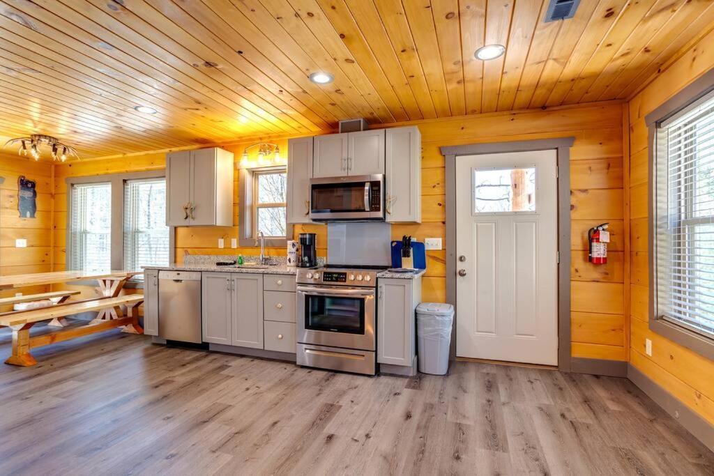 Dancing Bear Cabin- Relax & Enjoy! Sevierville Exterior photo