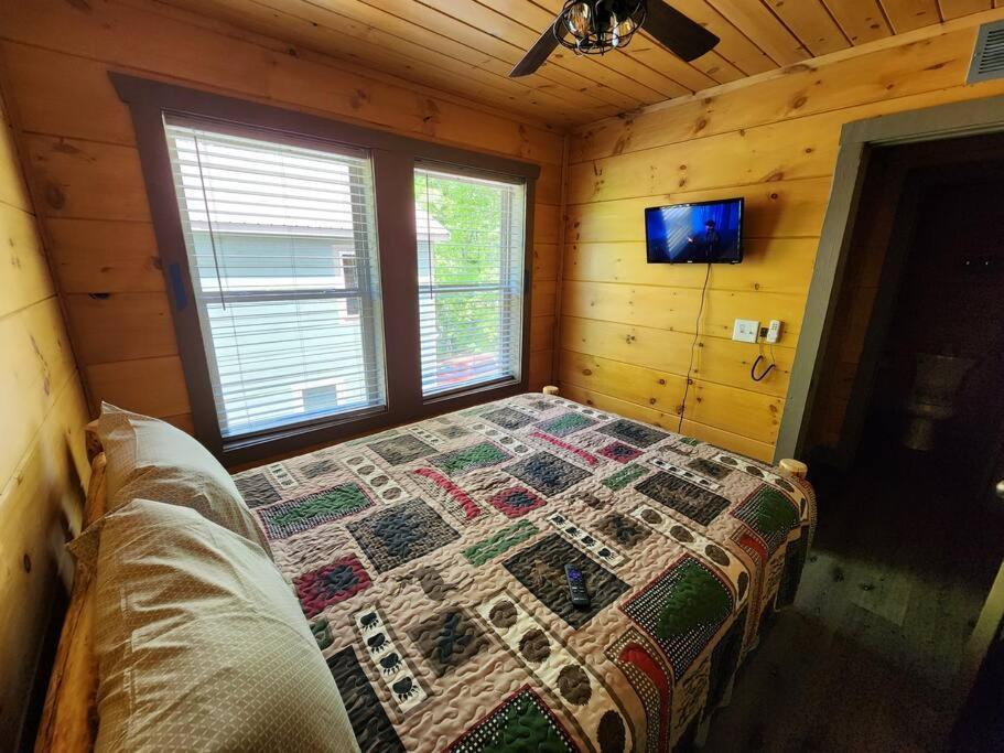 Dancing Bear Cabin- Relax & Enjoy! Sevierville Exterior photo