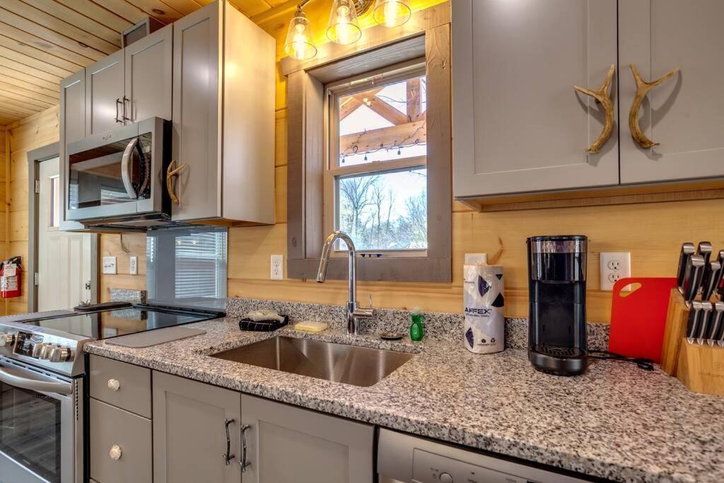 Dancing Bear Cabin- Relax & Enjoy! Sevierville Exterior photo